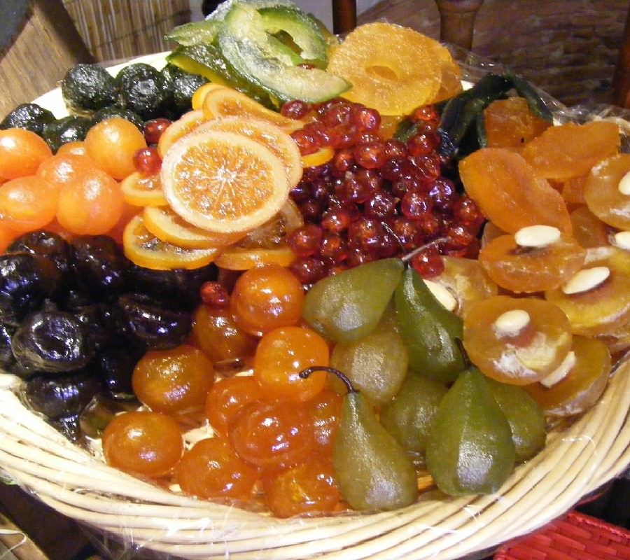 Corbeille de fruits confits artisanaux