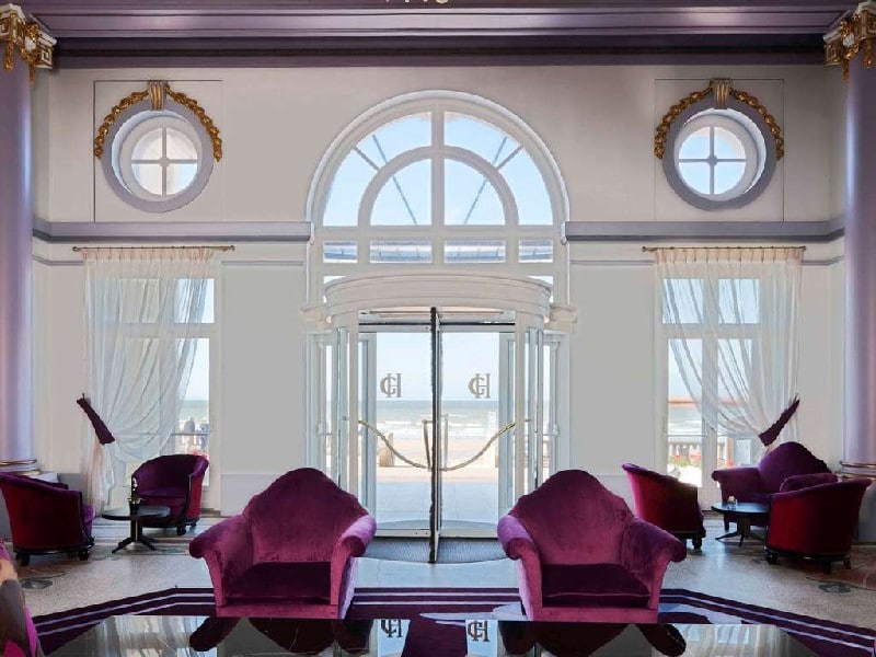 Hall d’entrée du Grand Hôtel de Cabourg Hall d’entrée du Grand Hôtel de Cabourg