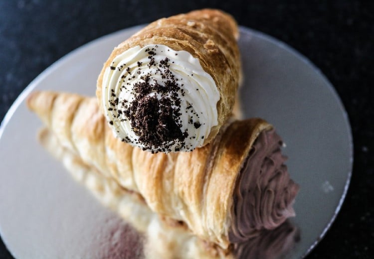 Cônes à la crème chantilly et au cacao Cônes à la crème chantilly et au cacao