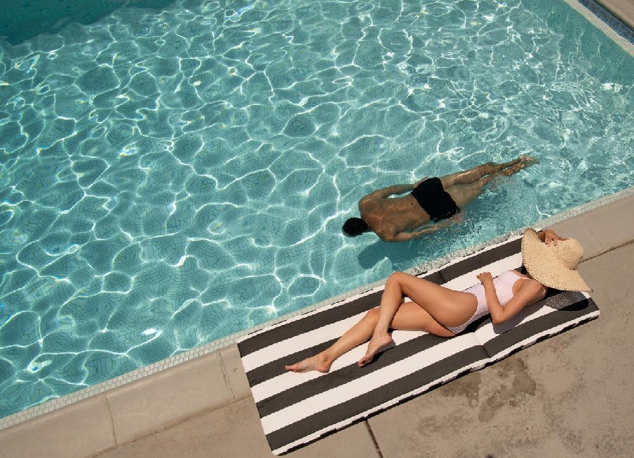 A piscina de azulejos em Dive Palm Springs