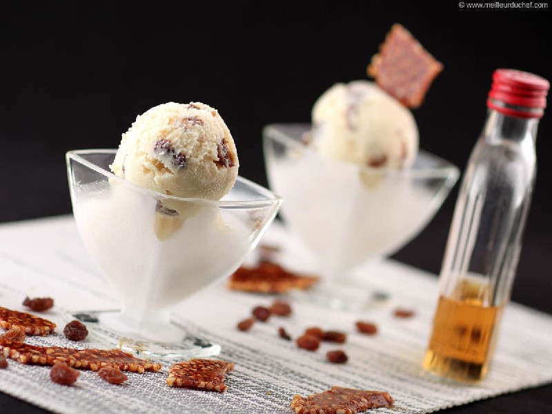 Glace au rhum et raisins secs Glace au rhum et raisins secs
