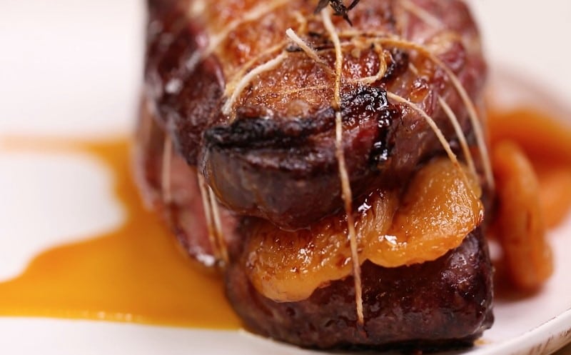 Magret de canard rôti aux abricots