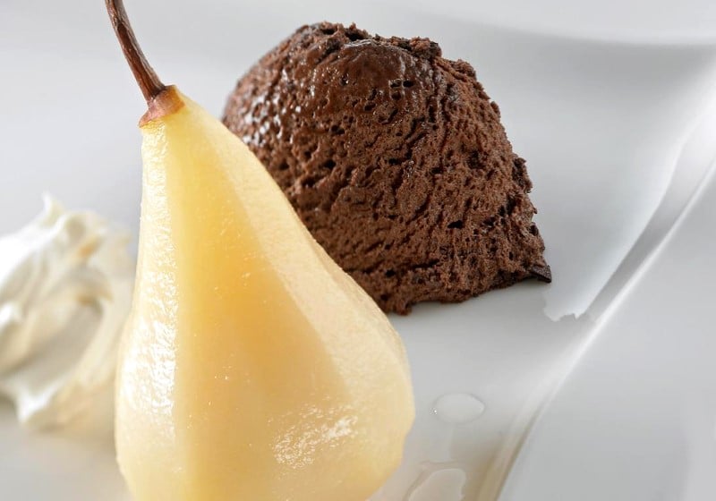 Poire au sirop et mousse au chocolat Poire au sirop et mousse au chocolat