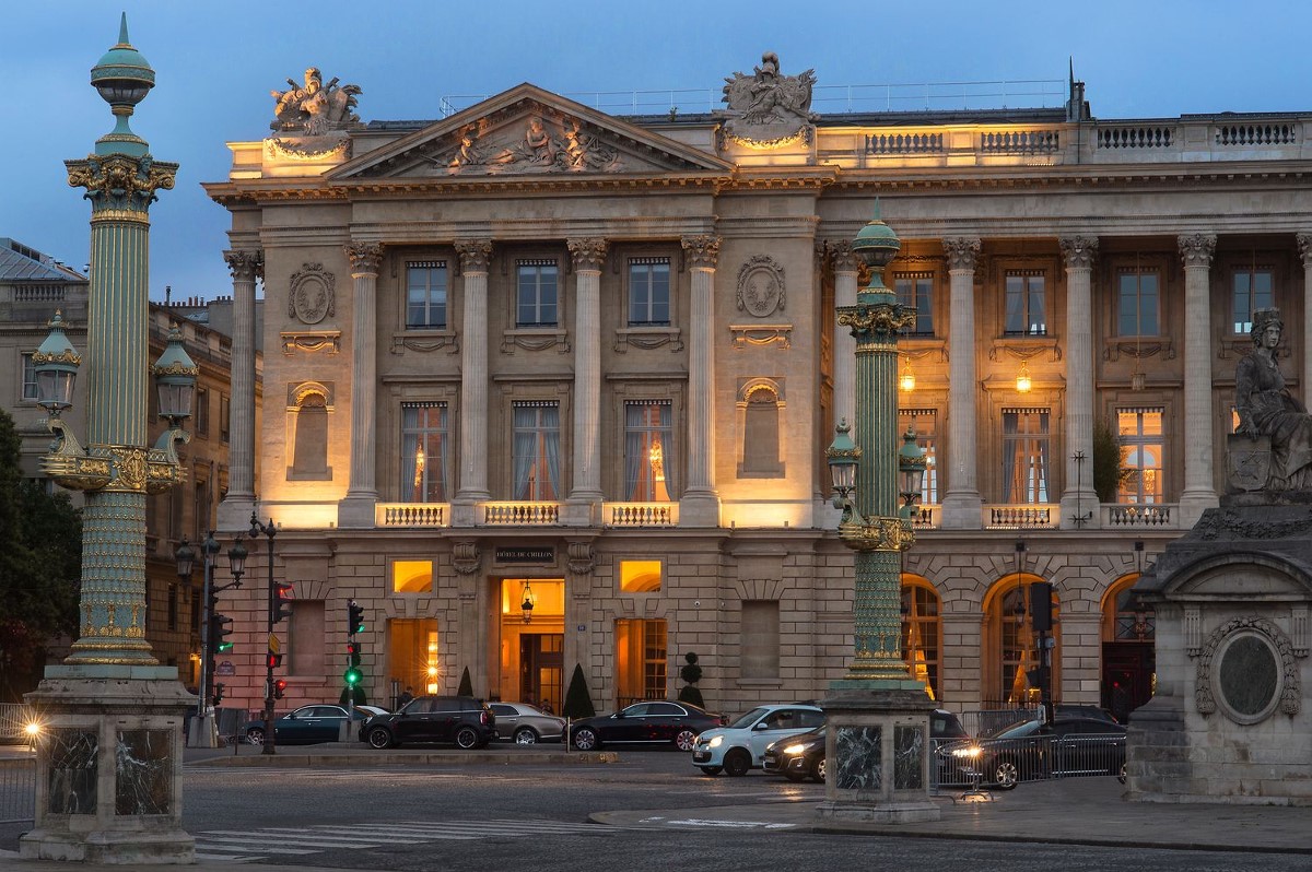 Hôtel de Crillon place de la Concorde le soir