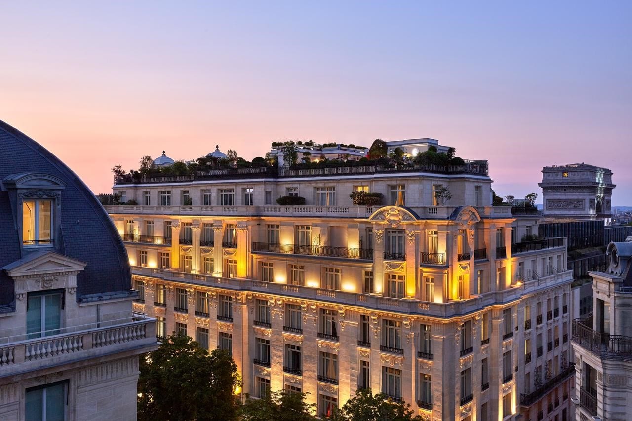 L’hôtel Raphael à Paris le soir