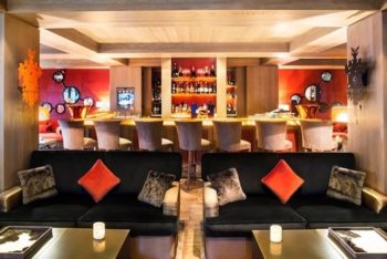 Le bar de l’hôtel Cheval Blanc Courchevel
