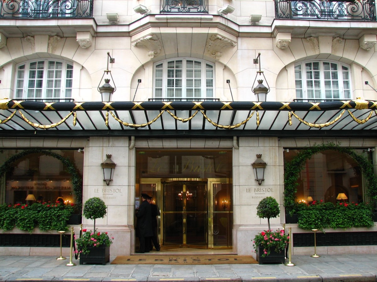 L’hôtel Bristol rue du Faubourg-Saint-Honoré à Paris