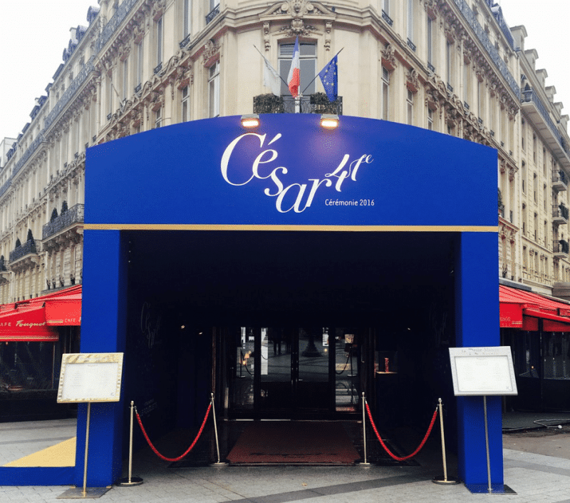 L’entrée du Fouquet’s pour l’arrivée des César de la cérémonie de 2016