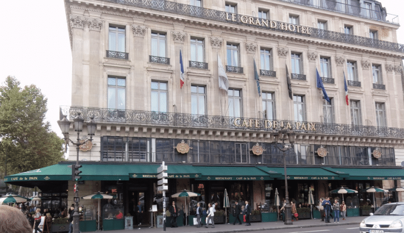 Le Caf&eacute; de la Paix place de l&rsquo;Op&eacute;ra &agrave; Paris