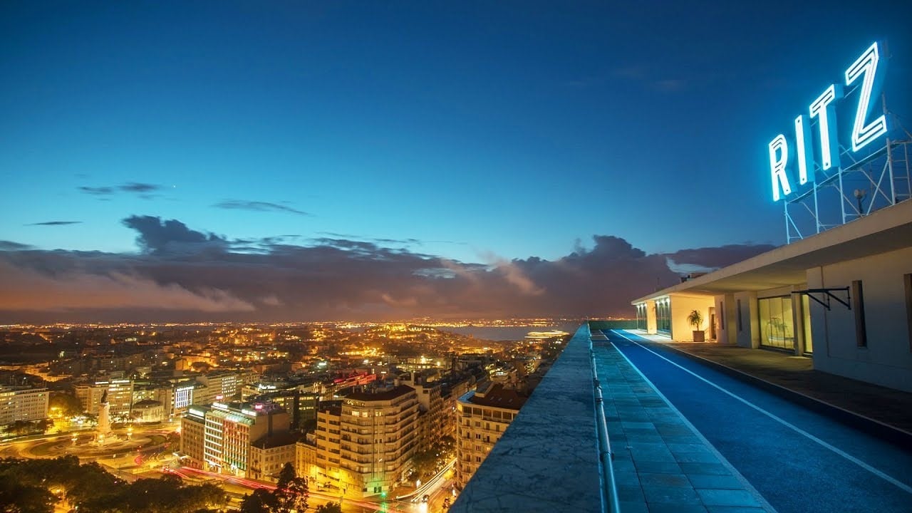 Four Seasons Hotel Ritz Lizbon geceleri çatıdan