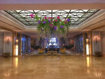 Le hall d’entrée principal du Four Seasons Hotel Ritz Lisbon à Lisbonne