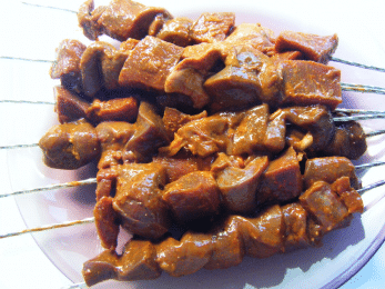 Brochettes de foie et de cœur marinées