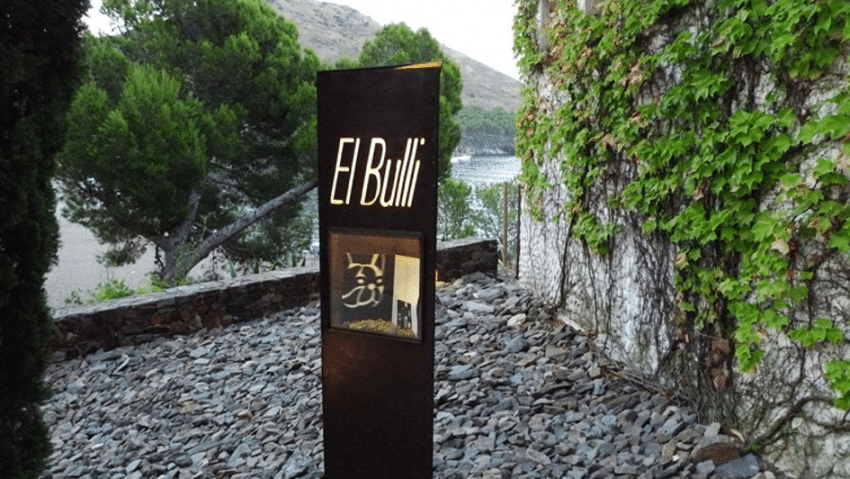 A placa na entrada do restaurante El Bulli A placa na entrada do restaurante El Bulli