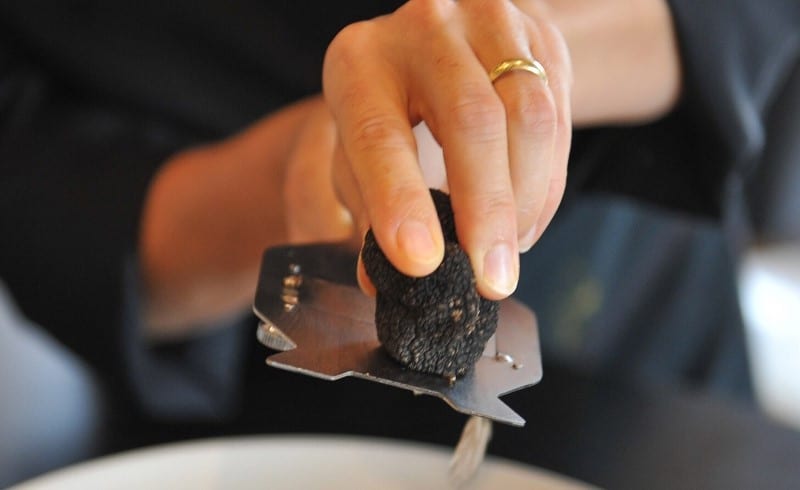 Râpage de la truffe Râpage de la truffe