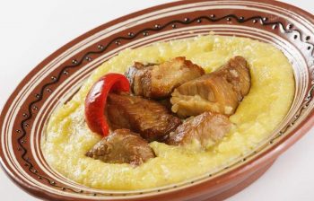 Mămăligă au sauté de porc