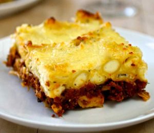 Pastítsio makaronia tou fournou chypriote