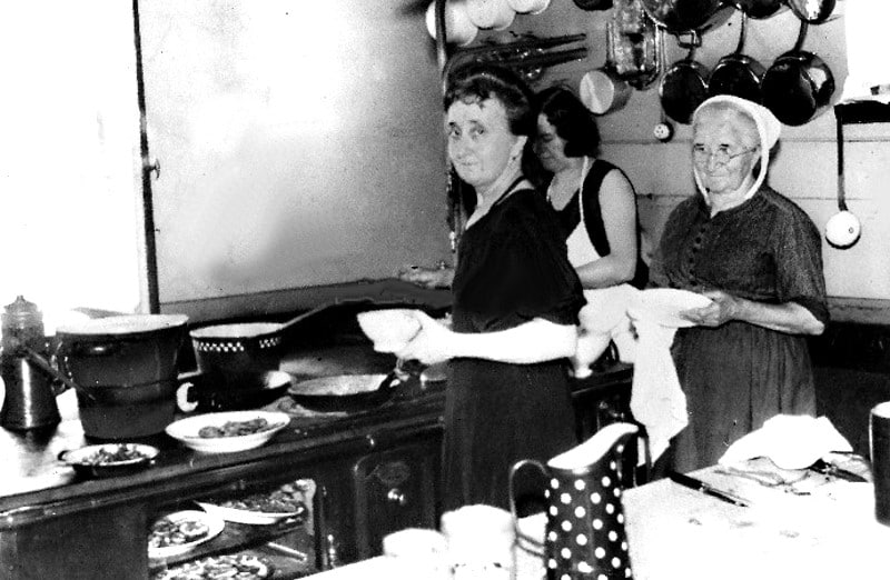 Élisa Blanc, dite « La Mère Blanc » Élisa Blanc, dite « La Mère Blanc »