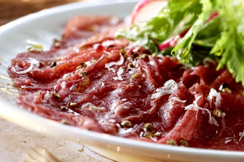 Carpaccio con capperi e parmigiano