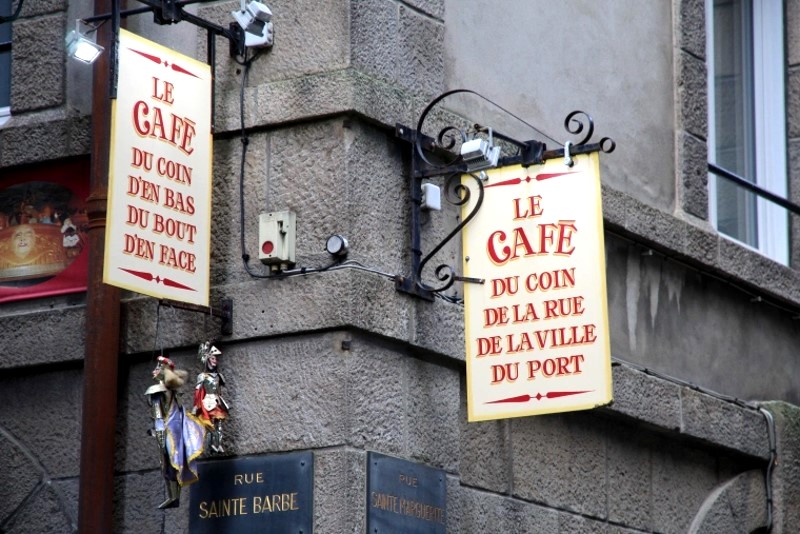 Enseigne d’un café du coin