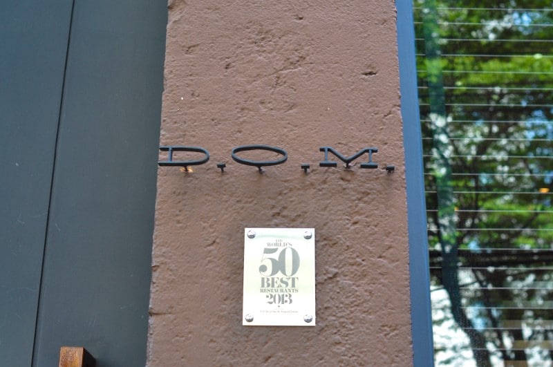 Ang DOM restaurant sign sa Sao Paulo