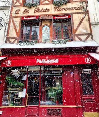 La façade du restaurant Pharamond en hiver