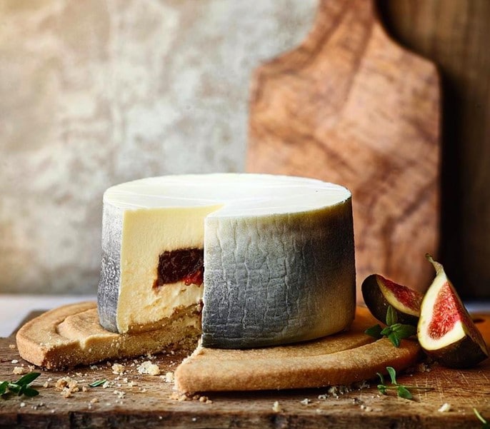Cheese cake façon fromage cendré de chèvre fourré à la figue par Heston Blumenthal
