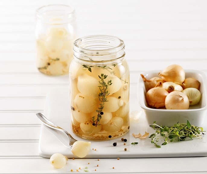 Oignons marin&eacute;s et petits oignons