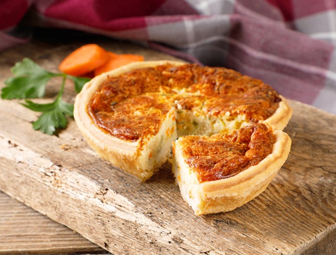 Ramekin com queijo e vegetais