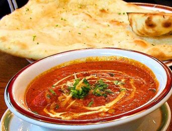 Butter chicken accompagné de naan