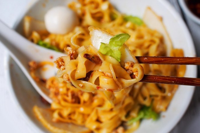 Mee pok noodles