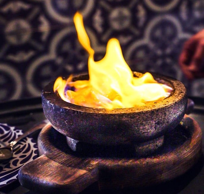 Queso flameado à table