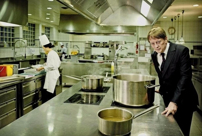 Régis Carisey i köken på restaurangen Le Chat Botté i Genève 2018