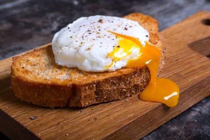 Perfect egg toast at 64 ° C