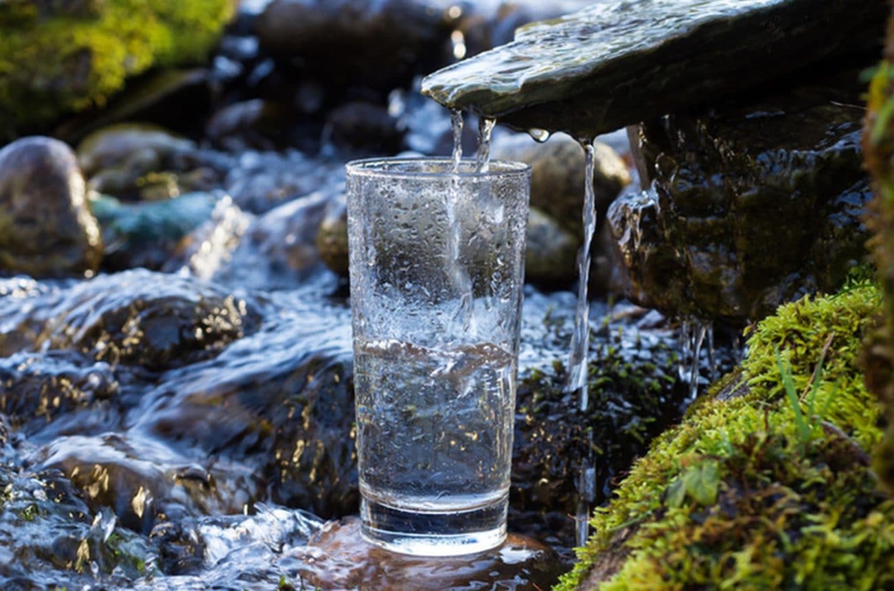 Agua de manantial