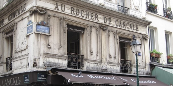 L’enseigne du Rocher de Cancale, rue Montorgeuil à Paris 1er arrondissement