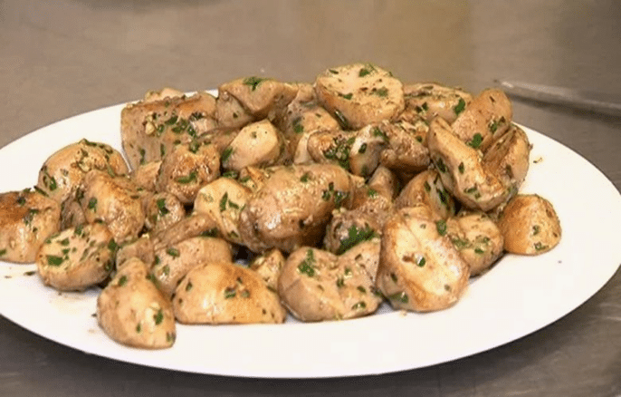 Schapenballen bereid voor het feest van de kleine buiken in Limoges