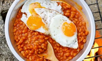 Baked beans et œufs au plat