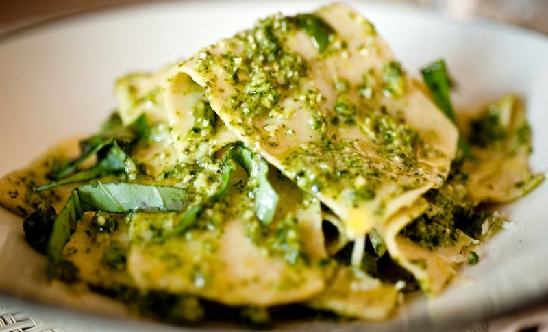 Fazzoletti con pesto y albahaca