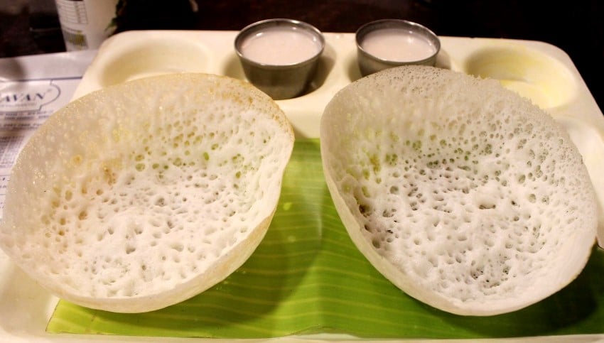 Appam servis avec du lait de coco