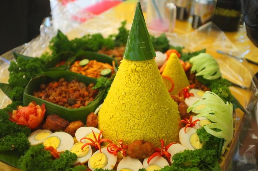 nasi tumpeng