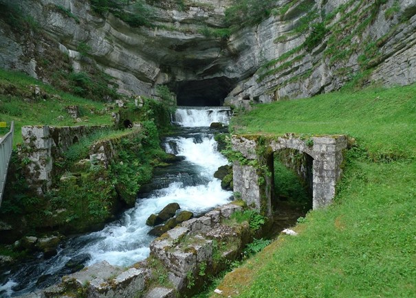 Källa till Loue vid Ouhans i Doubs-avdelningen