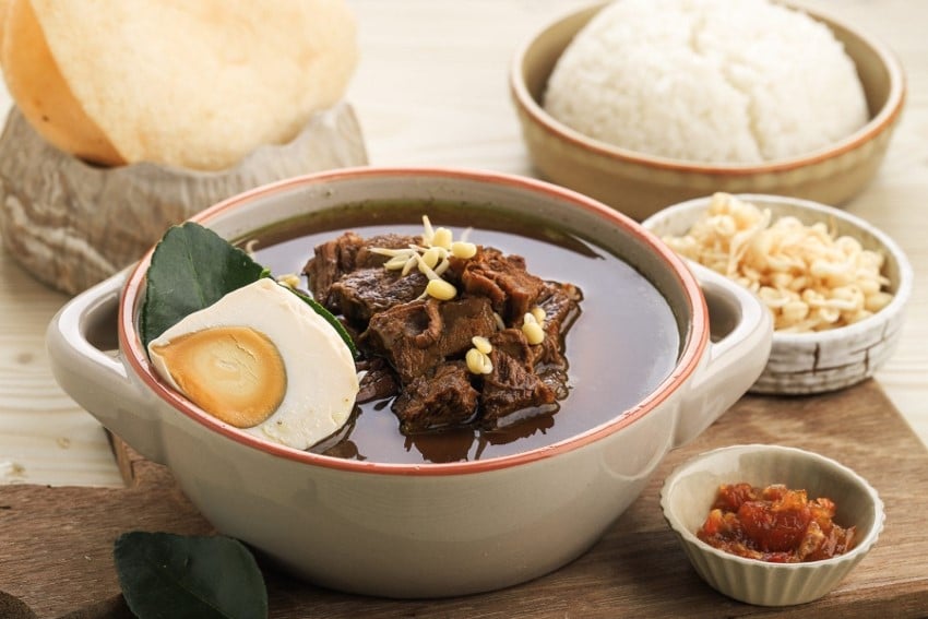 Sop daging rawon