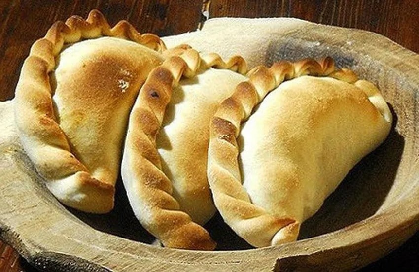 Empanadas tucumanas showing the 13 repulgues (pushbacks on the side)