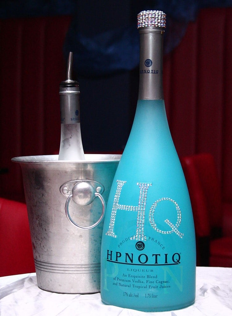 Bouteilles d&rsquo;HPNOTIQ et seau &agrave; glace