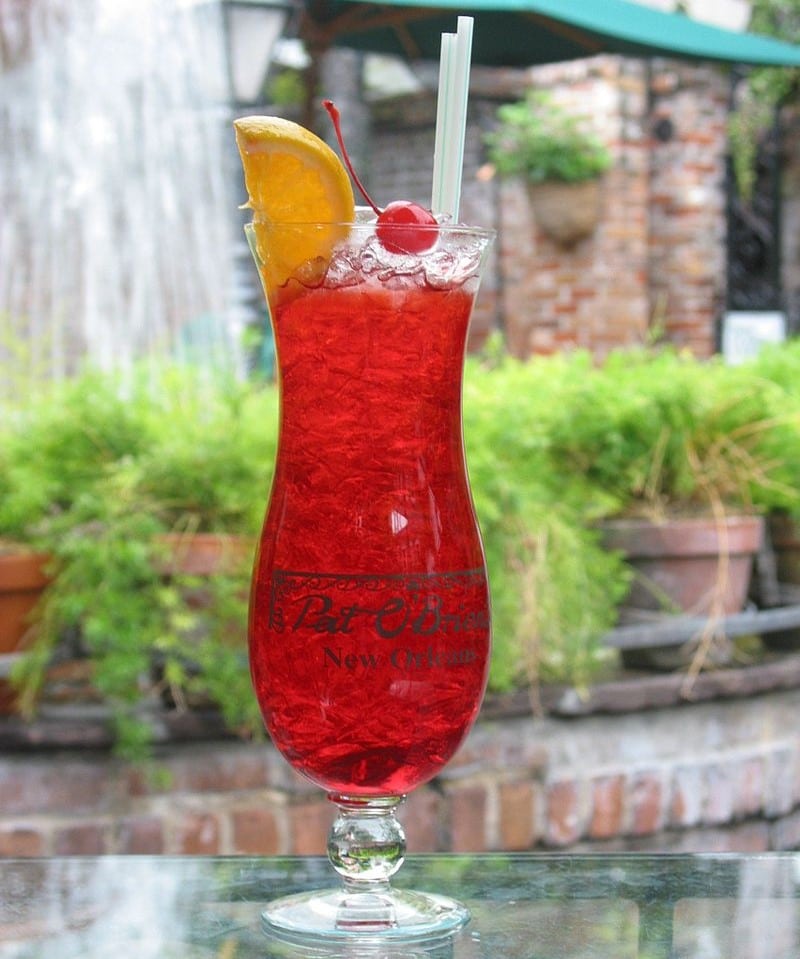 Cocktail Hurricane du bar Pat O'Brien's du quartier français de La Nouvelle-Orléans en Louisiane