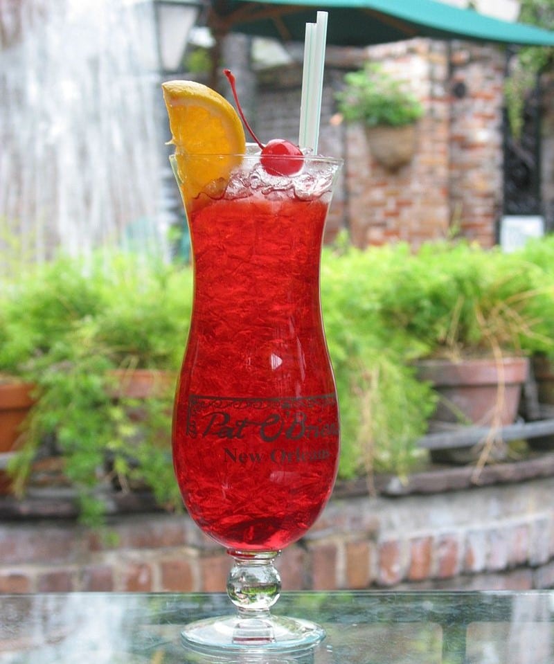 Hurricane-Cocktail von Pat O'Briens Bar im French Quarter von New Orleans, Louisiana