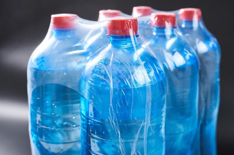 Packung Mineralwasserflaschen