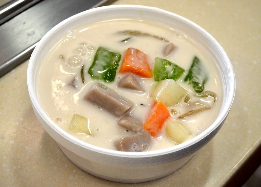 Vietnamese chè bà ba