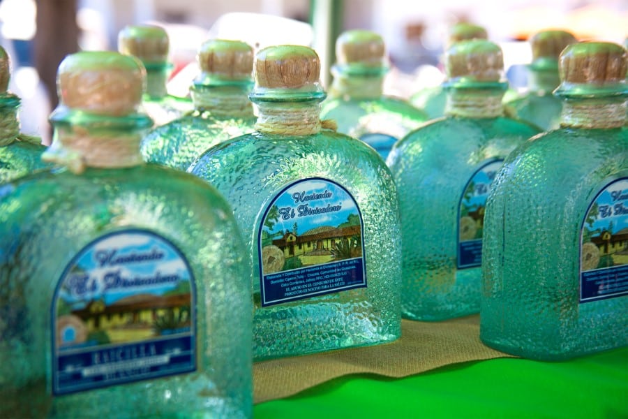 Bouteilles de raicilla