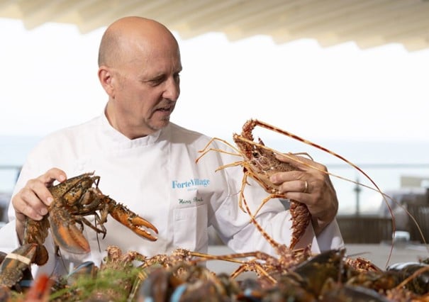 Heinz Beck choisissant homards et langoustes